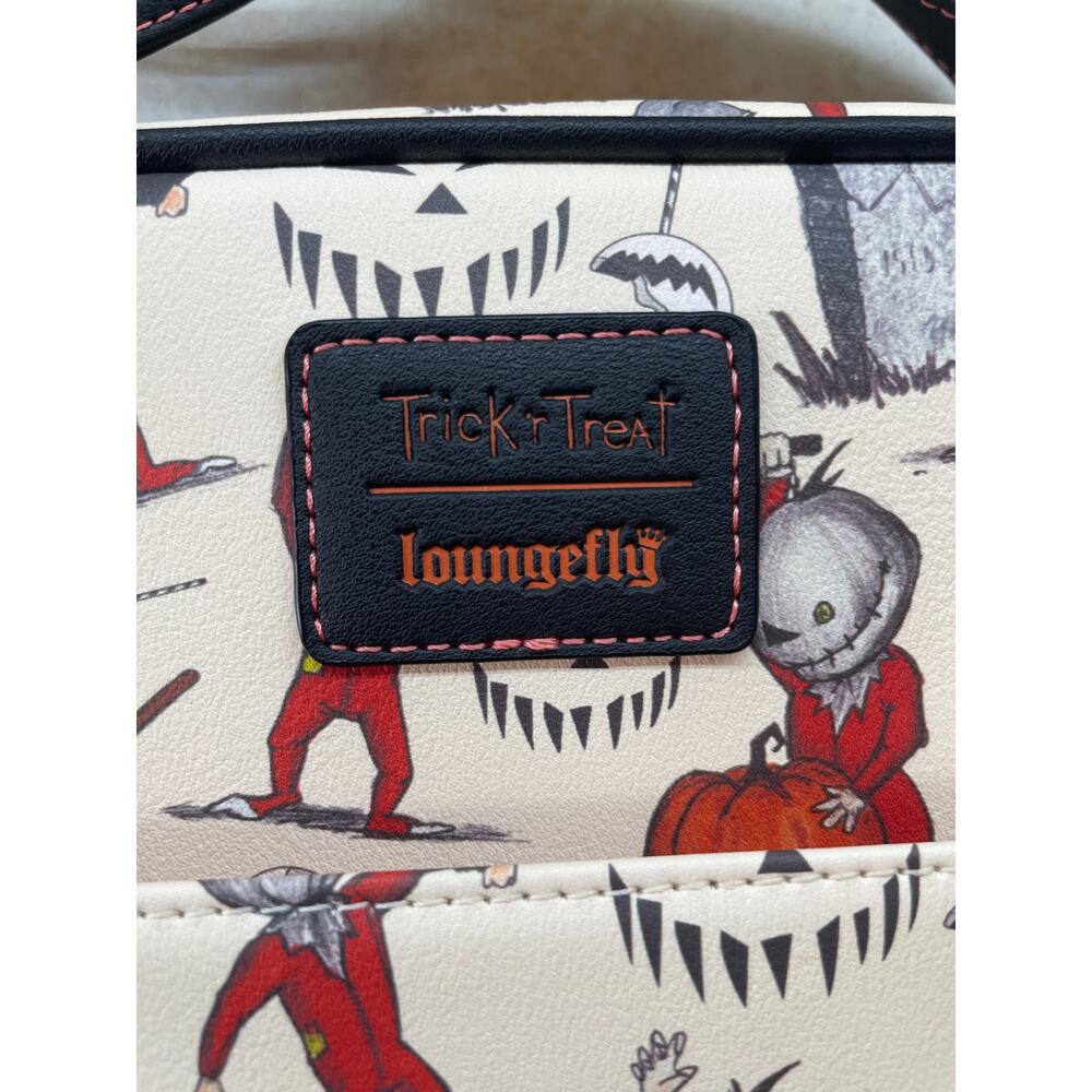 Loungefly Bag Crossbody Trick Treat Purse Sam NWT Halloween Zip Pumpkin Horror - Picture 4 of 11